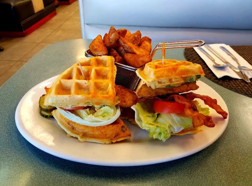 Jamms_LV's tweet photo. Have you tried our Chicken BLT Green Waffle yet? 🧇🥓🍗🥬
A flavor you won’t forget! 😋💚

#ChickenBLT #GreenWaffle #DeliciousBite #FoodieFavorites #TastyEats #MustTry #WaffleLove #HealthyAndTasty #BLTLovers #FoodCravings https://t.co/FDitBrlsGd