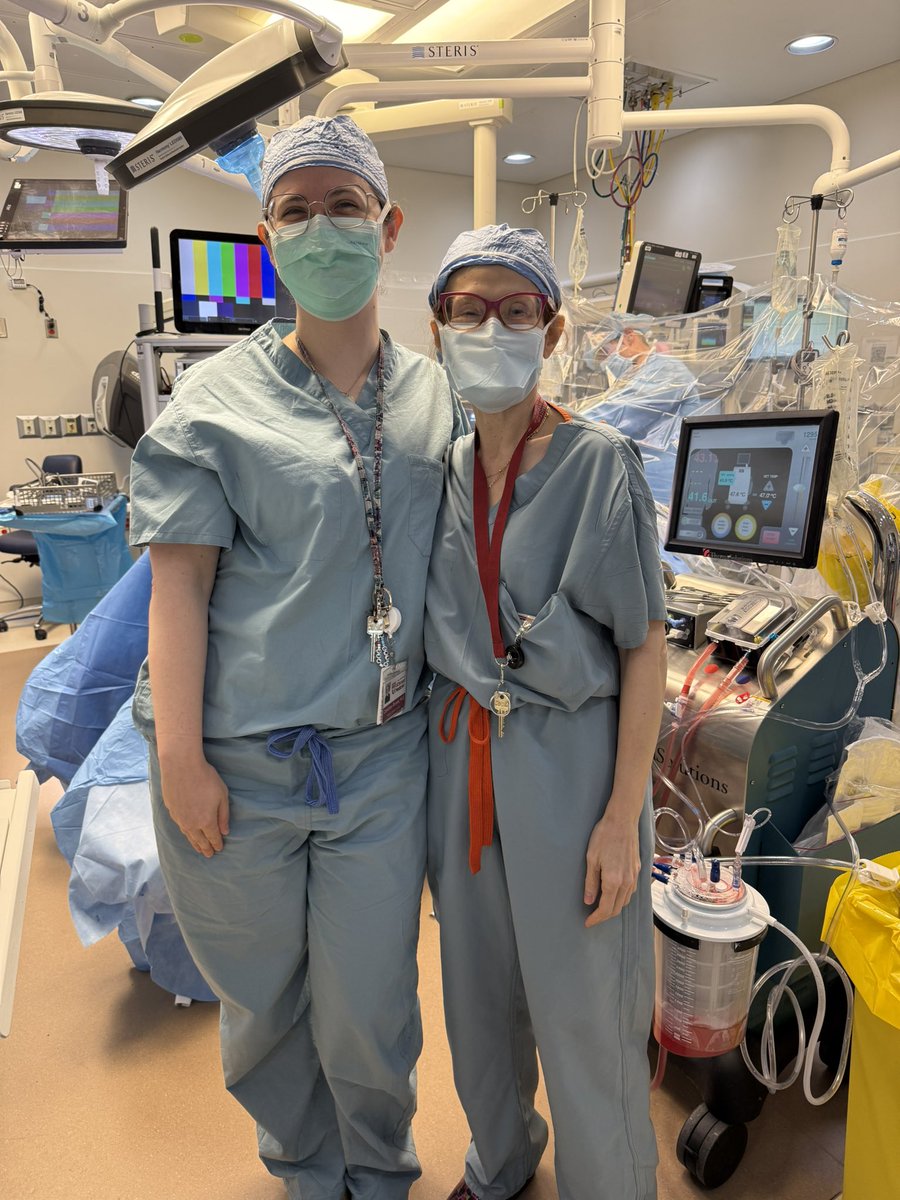 MeckerMollerMD's tweet image. Robotic CRS/HIPEC Our last case together at @UChicagoMed @UCCancerCenter with our amazing graduating surgical oncology fellow @Caroline_Rieser . She is bound to shine in the surgical oncology 🌎 #robotichipec
