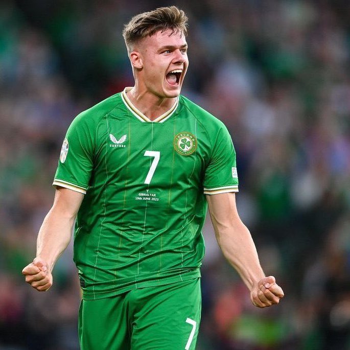 Evan Ferguson will become the most expensive Irishman ever if Roma decide to sign him permanently after his loan

€38m buy option for Roma apparently 

Belissimo 🇮🇪🇮🇹
