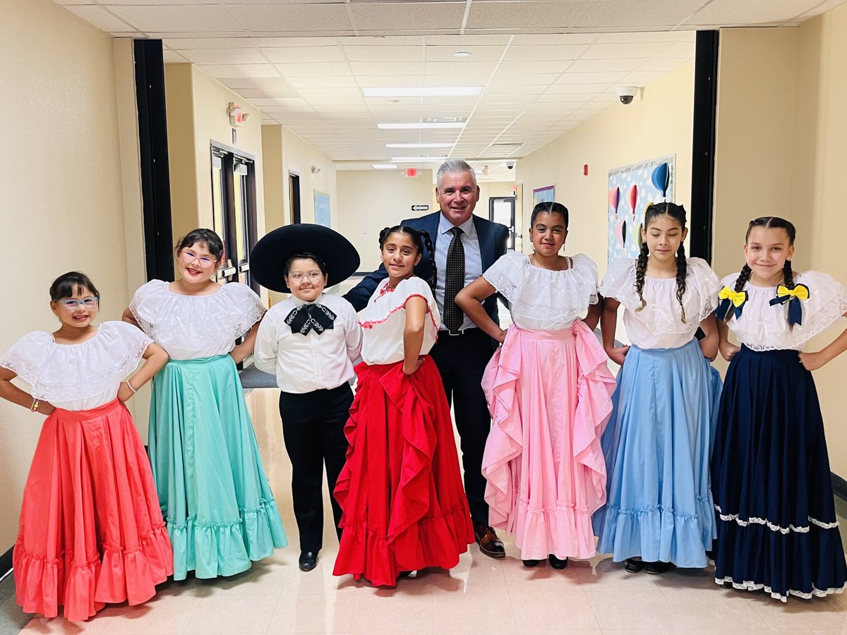 Bobbi R. Garcia tweet media