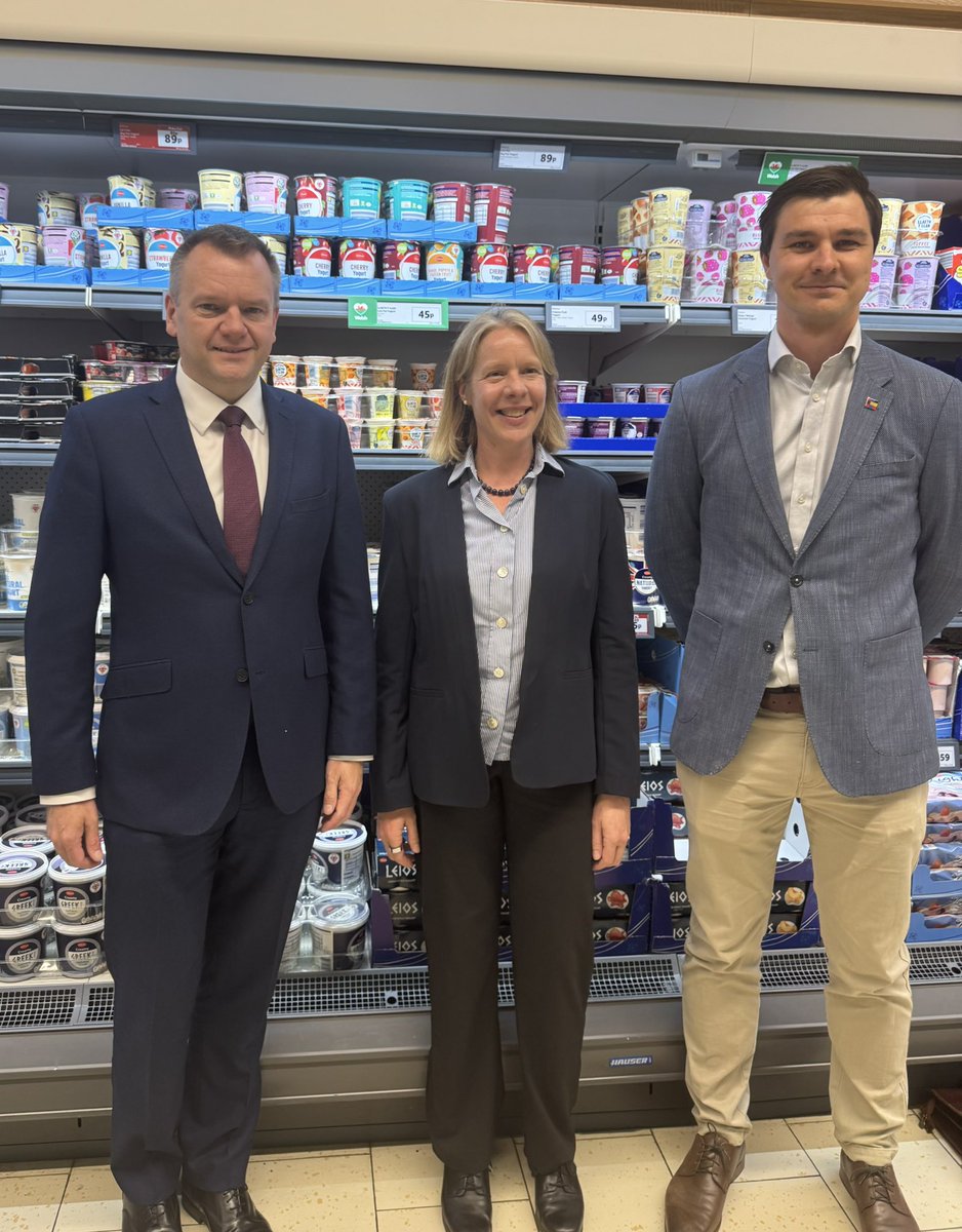 NickTorfaen's tweet image. Pleased to visit the new @LidlGB store in Cwmbran today - great to hear about their investment and long-term commitment to Torfaen.