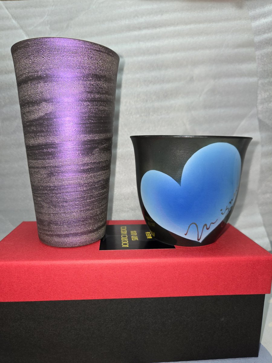 甲冑シリーズのタンブラーを父に。
毎年ボーナスで贈り物してたけど、初めてちゃんとした物を渡せた気がする✨️
自分探しの旅をしてるけど自分の、探してる自分ってもしかして父なのか(・・?
だとしたら人生終わるまで答えは分からんな(笑)
#感謝
#有田焼