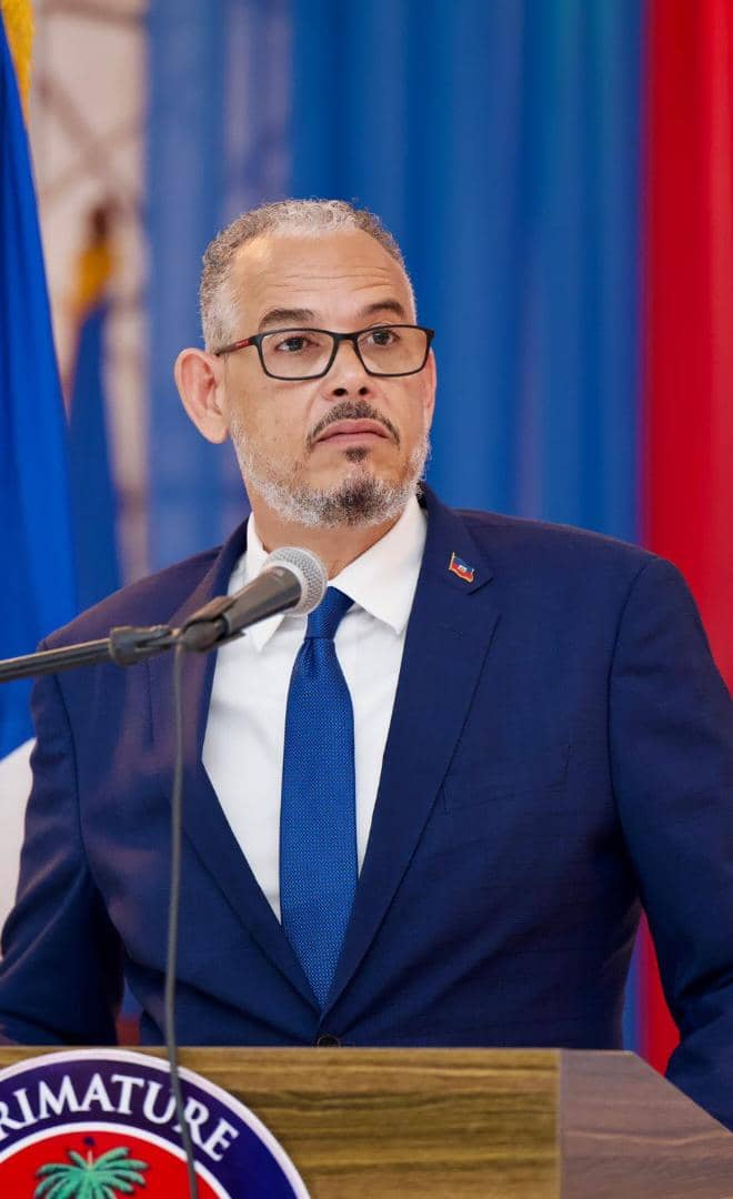 ducatel5049's tweet image. #Ayiti /#Ensekirite : #PM @Alix #Didier Fils-Aimé rantre nan peyi a ayè jedi 17 jiyè 2025 lan , nan menm jou a nan maten bandi kokorat san ras boule komisarya machan desalin nan , genyen 3 polisye ki disparèt . PM nan annik rantre epi yon machin pase ap separe 1000 pou di viv PM.