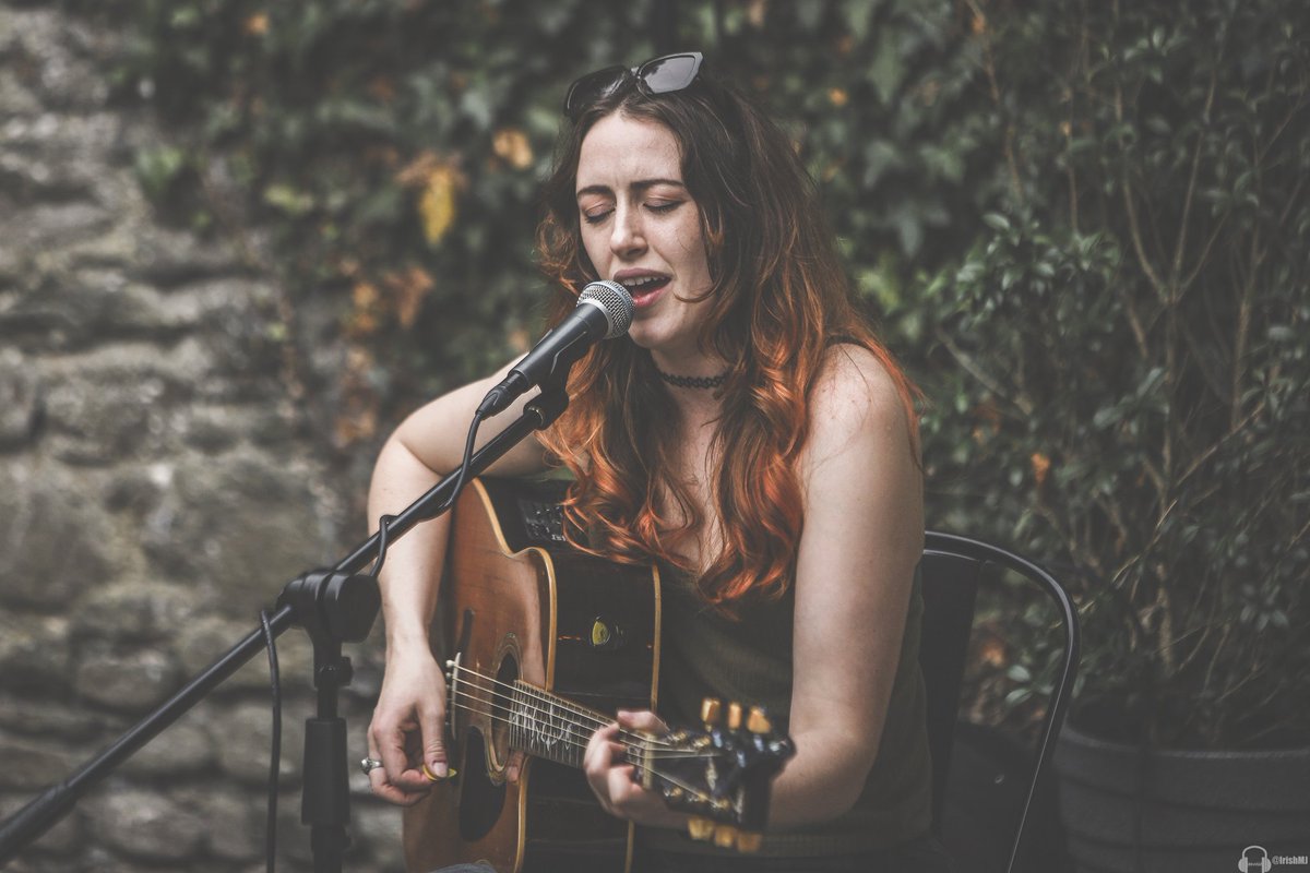 IrishMJ's tweet image. I stayed local tonight, I headed down to Facchinos in Naas to see the fantastic Dubh Lee perform.
It's a nice little venue, and the old, ivy covered walls make for a great backdrop in 5te courtyard. Oh, and the food looks great, too!
#IrishMusicParty