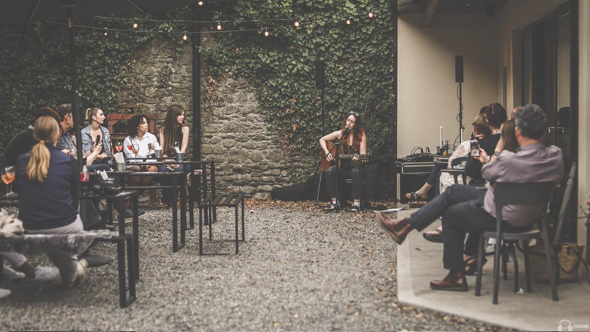 IrishMJ's tweet image. I stayed local tonight, I headed down to Facchinos in Naas to see the fantastic Dubh Lee perform.
It's a nice little venue, and the old, ivy covered walls make for a great backdrop in 5te courtyard. Oh, and the food looks great, too!
#IrishMusicParty