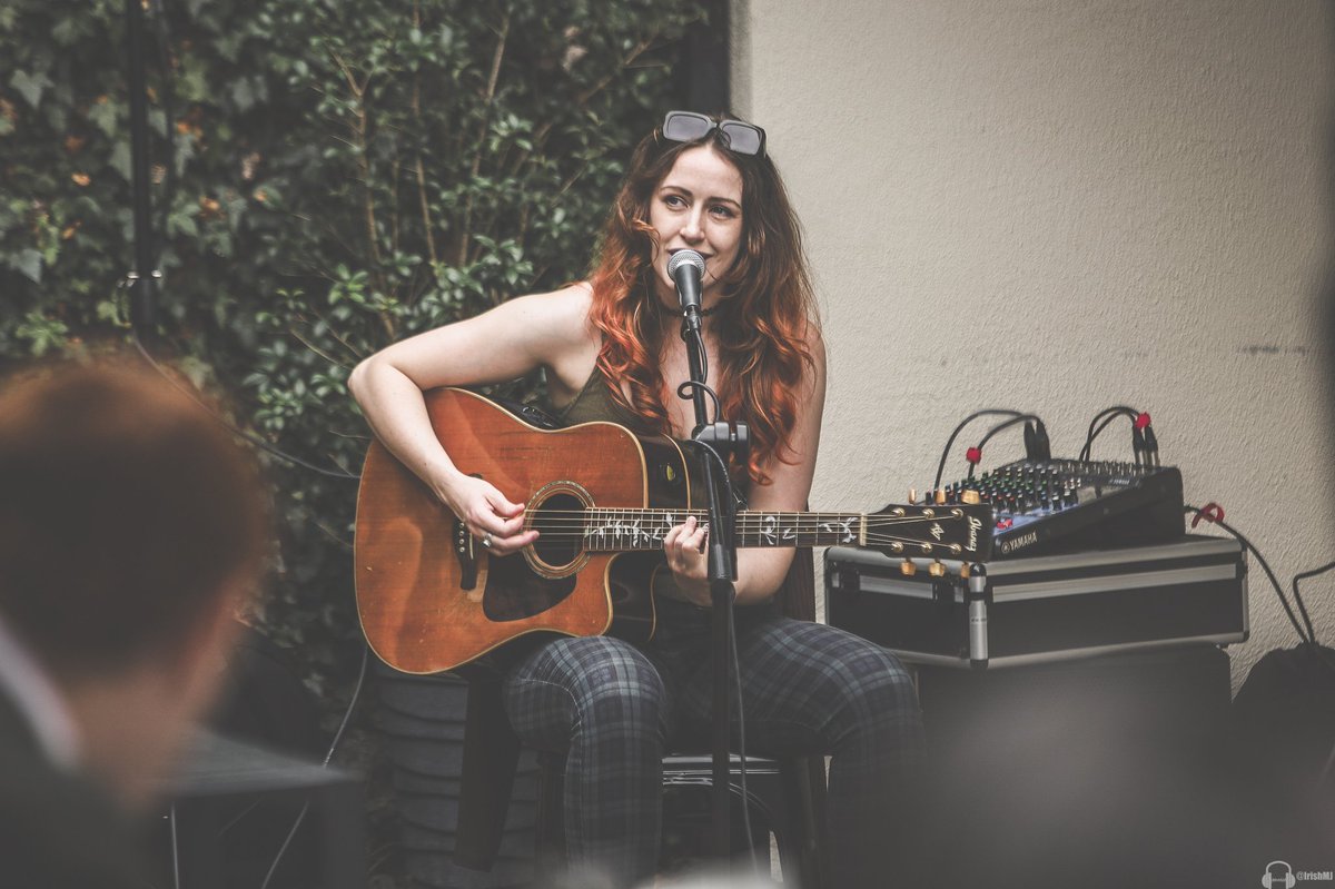 IrishMJ's tweet image. I stayed local tonight, I headed down to Facchinos in Naas to see the fantastic Dubh Lee perform.
It's a nice little venue, and the old, ivy covered walls make for a great backdrop in 5te courtyard. Oh, and the food looks great, too!
#IrishMusicParty