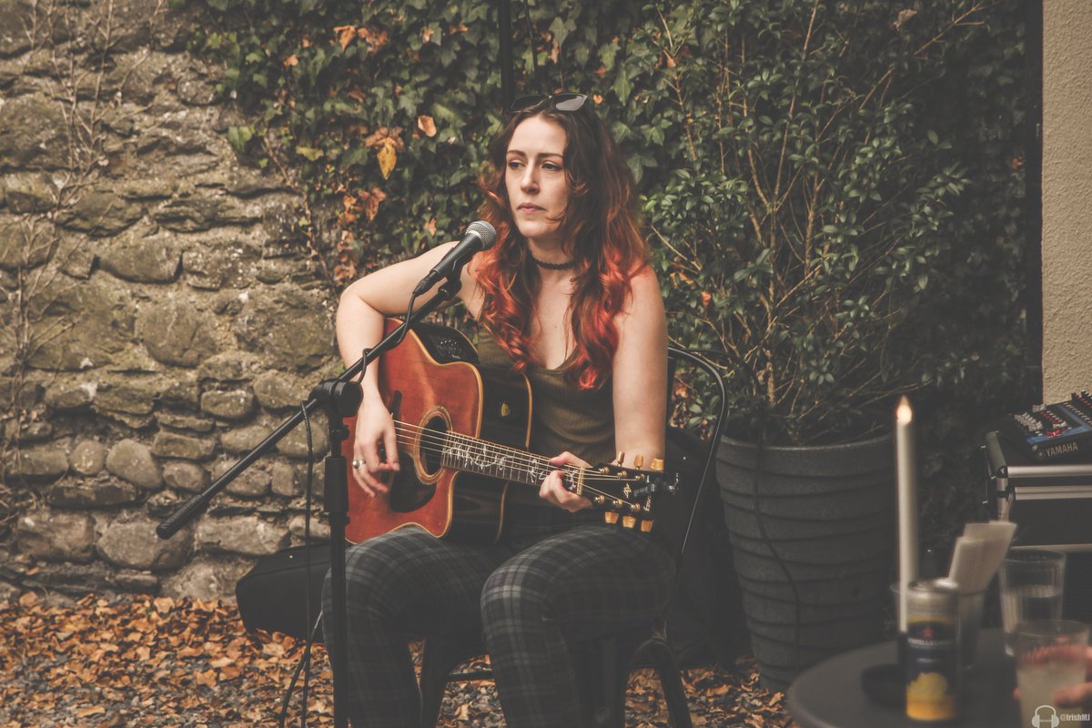 IrishMJ's tweet image. I stayed local tonight, I headed down to Facchinos in Naas to see the fantastic Dubh Lee perform.
It's a nice little venue, and the old, ivy covered walls make for a great backdrop in 5te courtyard. Oh, and the food looks great, too!
#IrishMusicParty