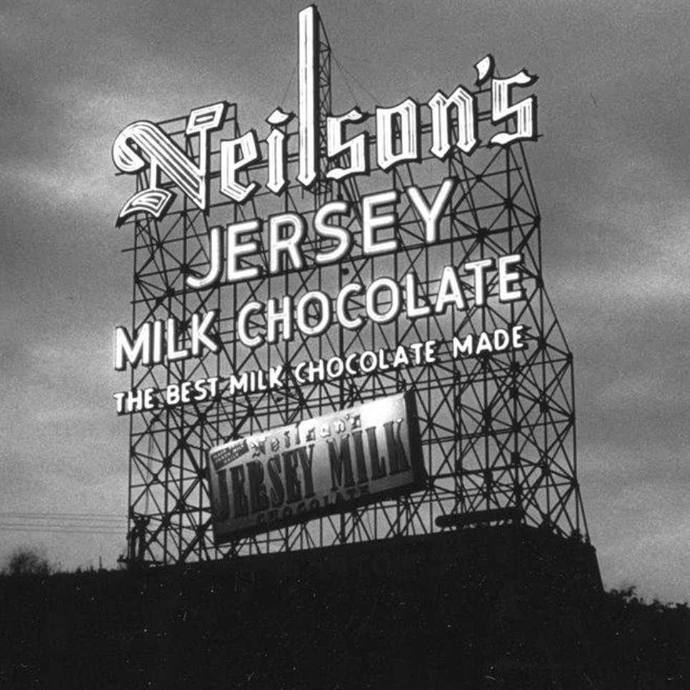 CandyFunhouseHQ's tweet image. Breaking News: Neilson Jersey Milk has left the chat 📉🍫

#discontinued #neilson #jerseymilk #milkchocolate #discontinuedcandies #bringitback