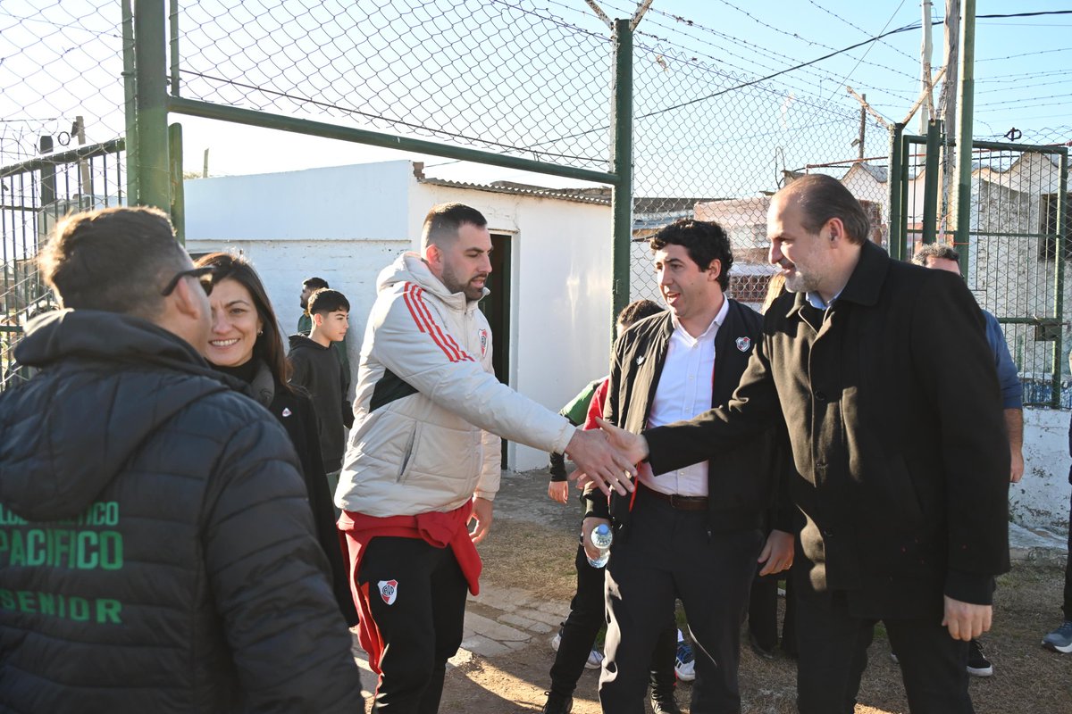 La recuperación de nuestros clubes luego de la inundación es fundamental y la Fundación River Plate estuvo acompañando a Bahía desde la primera hora en esa tarea.

Esta semana se entregaron materiales para reparar la infraestructura de los Clubes Pacífico, Villa Ressia y Olimpia.