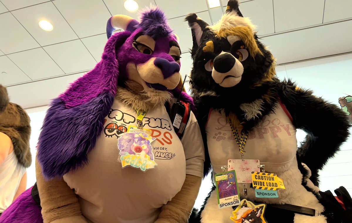 AspectOfNivera's tweet image. We didnโt ask if you had money. We asked if you were hungryโฆ
gotta grab those friends and bring them with ya for foods
Happy #FursuitFriday with my awesome friend, @BabbstheGoat, at Anthrocon!