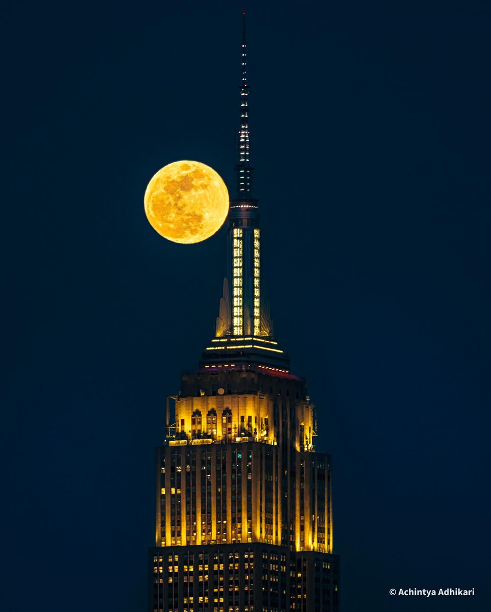 EmpireStateBldg's tweet image. My summertime sparkle
Text CONNECT to 274-16 to get alerts on our Lights!
Watch tonight's lighting here: esbo.nyc/ecx
馃摲: achintyaadhikari/IG