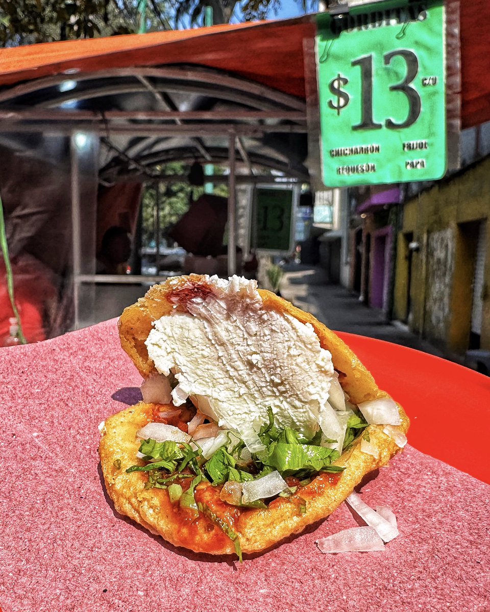 ComidistasMx's tweet photo. Las “Baby Gorditas” de Miguel Ángel de Quevedo. Una de las mejores formas de invertir $13 en la #CDMX https://t.co/XC45iT7bJM