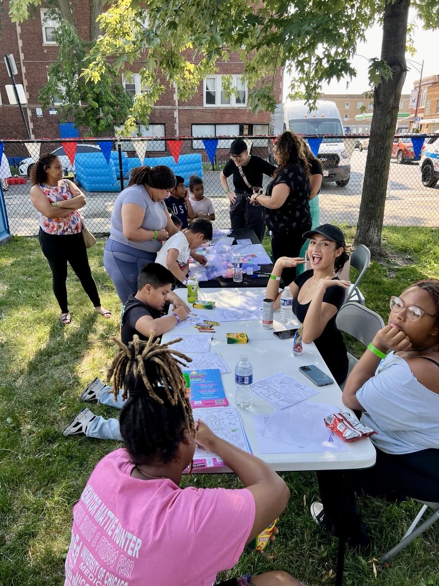 ChicagoCOPA's tweet image. Today, COPA attended the @NLCenters Beloved Community Bash at Harding Park. The bash included activities, resources, giveaways and food. COPA was giving out info on filing complaints and compliments for CPD. #COPAInTheCommunity