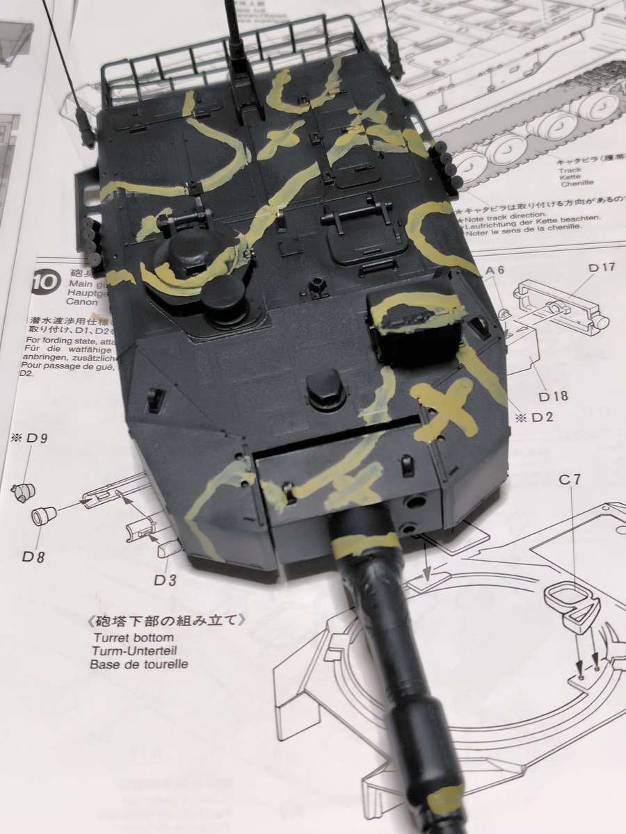 rabbit_fake1208's tweet image. #タミヤ
#90式戦車
迷彩の下書きです。
塗料は調色しましたが、カーキの様な色になってしまいました、、、。
でも、これで行くもん!!
(_・ω・)_バァン…
