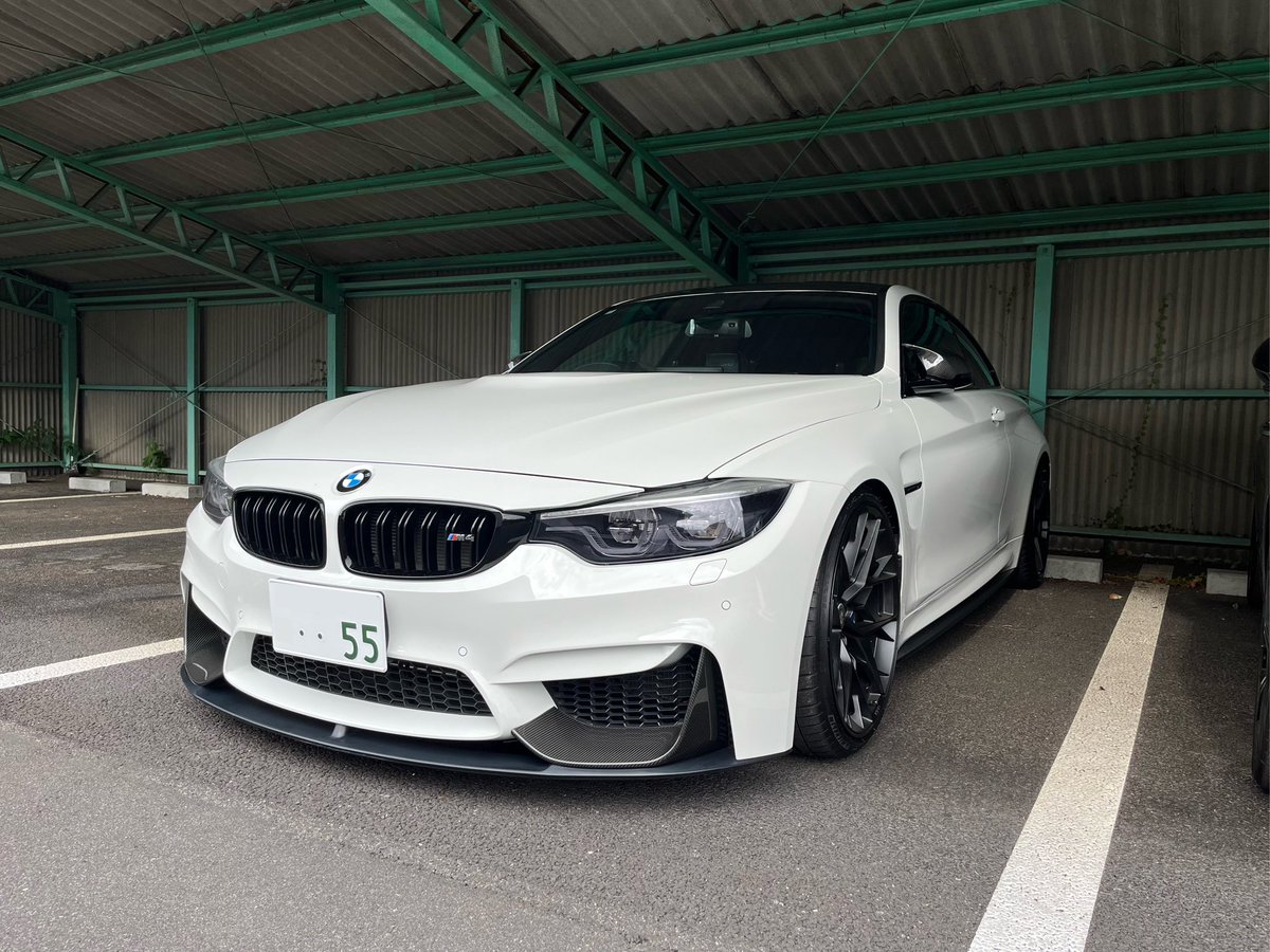 ImoMer_ben205's tweet photo. お久しぶりです。長らく車界隈から離れておりましたがこの度
"F82 M4 competition"が納車されました！

カーボンモリモリ！その他色々様子がおかしいですが、エンジンやら足回りやら一通り手が加わっているらしく、イジるところがありません笑
BM乗りになりましたが、よろしくお願いします！ https://t.co/Ooe3k4haxA