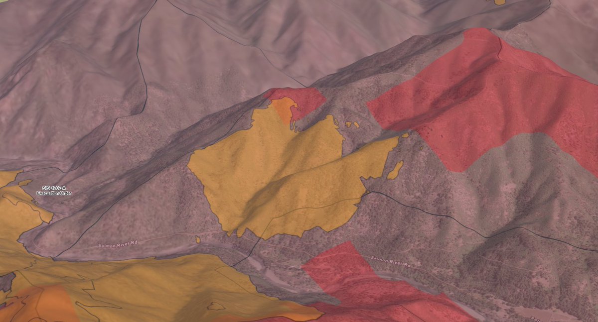 CAWildfiretrack's tweet image. Yesterday; the #ButlerFire spotted over the Salmon River, growing to about 300 acres during the day. Later that night, the fire jumped a contingency line completed the day before.
The spot fire now sits at around 700 acres and growing.
#cafire