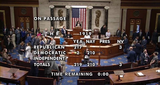 RepRussellFry's tweet image. Every single Democrat but TWO voted for a Central Bank Digital Currency.
This isn’t about innovation—it’s about control.
A CBDC would let the federal government track your purchases, monitor your behavior, and weaponize your bank account. That’s unacceptable.
