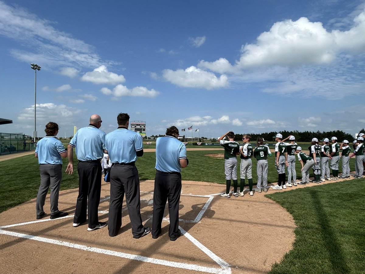 nebllbball's tweet image. What IS happening? 4 umpires one game??? Does YOUR tournament do this?? At Patriot Park and @LittleLeague tournaments you can see 4. 💪💪