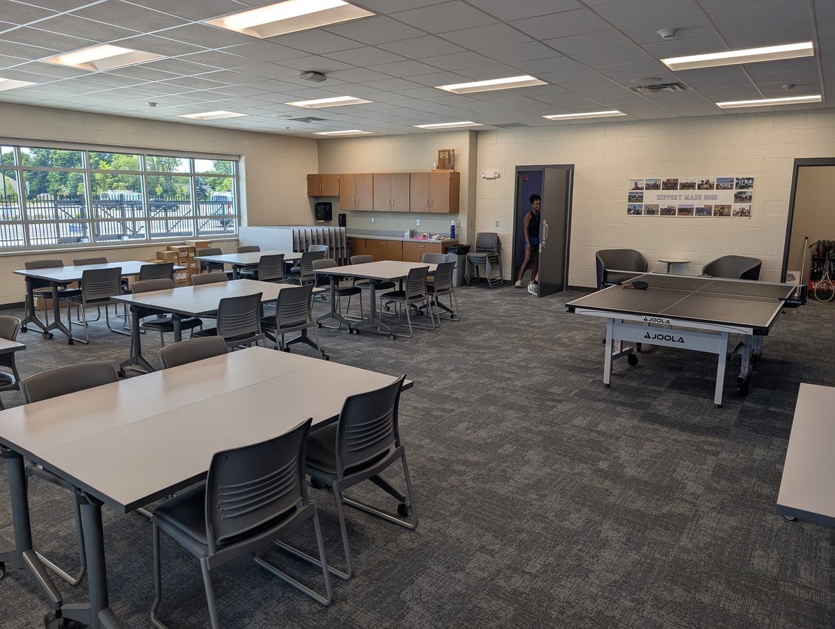 BburgTennis's tweet photo. Tomorrow we welcome you to our Grand Opening celebration from 1-3 pm.  Dunk tank, bounce house, arts and crafts, Chick-fil-A, games, pickleball, adult red ball tennis, trick shots, fastest serve contest, around the world, and a ribbon cutting ceremony.  No experience needed. https://t.co/xUrjCQPbrn