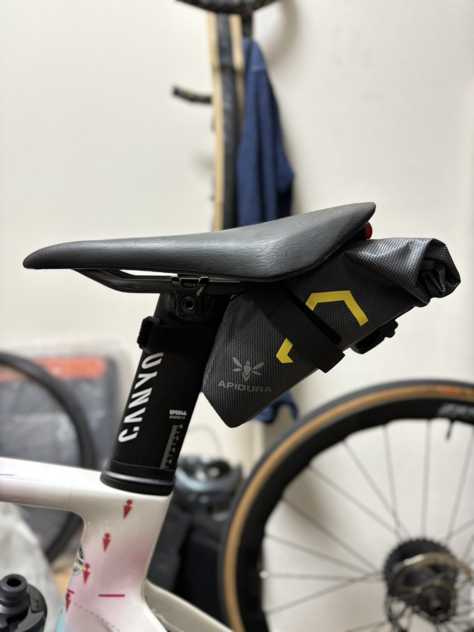 APIDURA サドルバッグ 11L 軽量性に優れたバイクパッキングが人気のAPIDURAからサドル