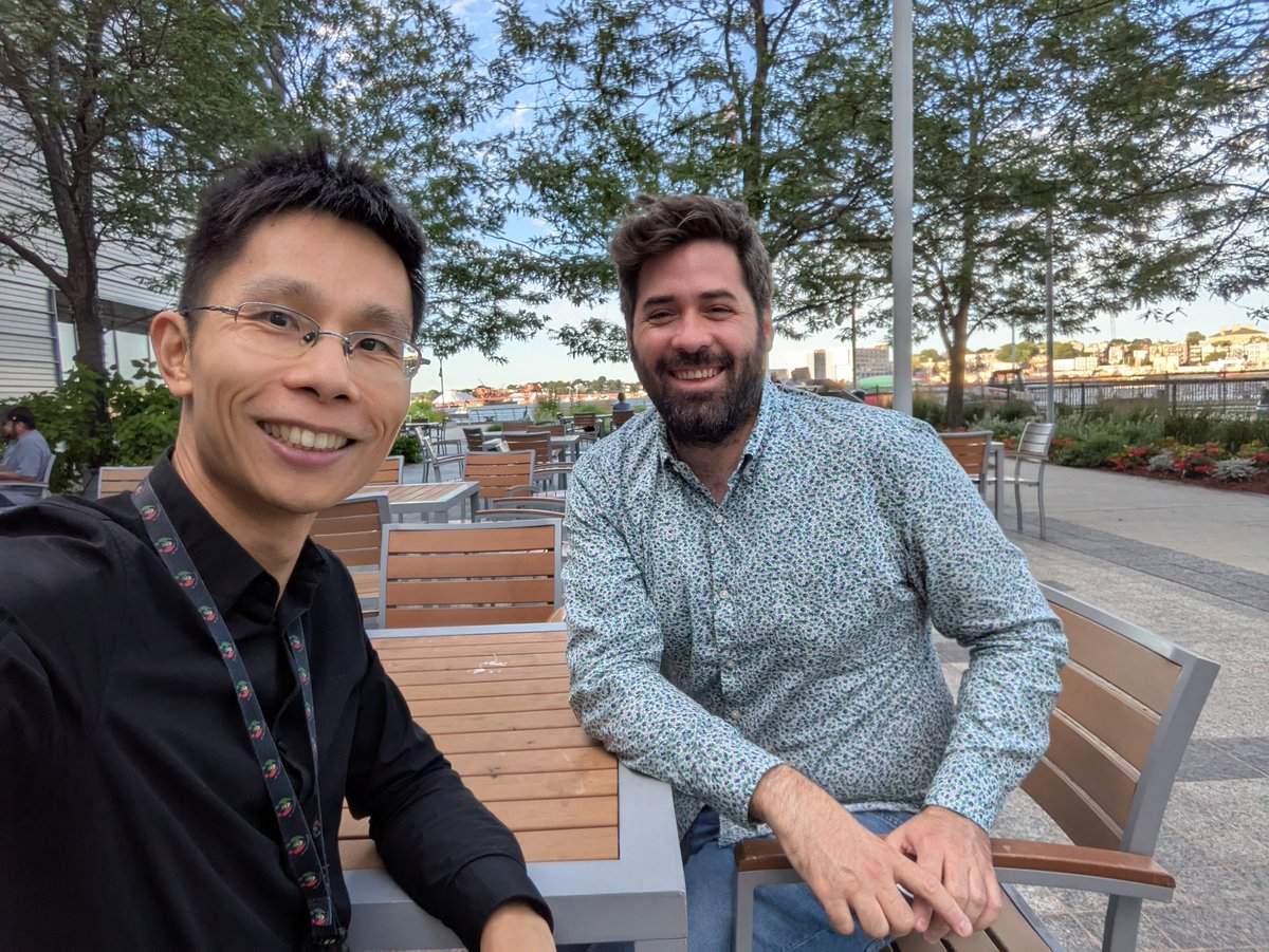 CCJerryLinPhD's tweet image. Very happy to meet the former @OpenBoxSci speaker @Chris_Lisgaras in person! Congrats on starting your new lab @nyugrossman 🎉