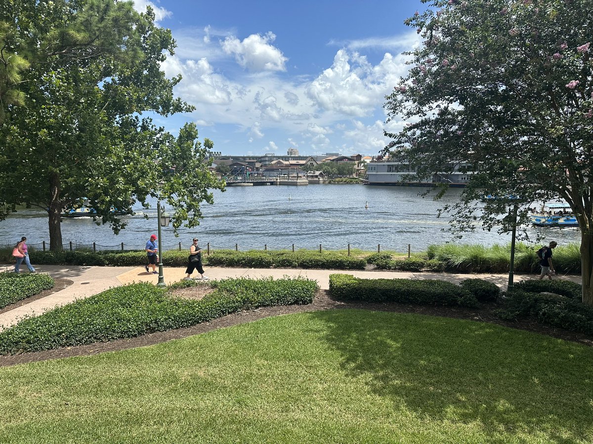 truckerDavidH's tweet image. Decent view of Disney Springs. No time today or tomorrow. I have to work tomorrow morning and possibly Sunday as well. Won’t know about Sunday till tomorrow morning.