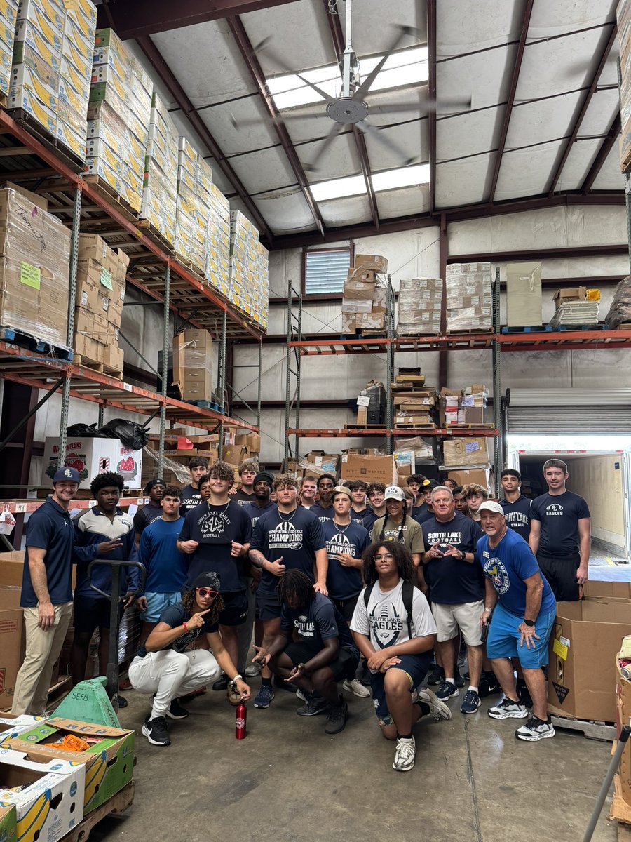 FootballSlhs's tweet image. South Lake Football giving back.
Today, the team stepped off the field and into service-packaging food to help bless families in our community. Grateful for the opportunity to serve and make an impact beyond the game.