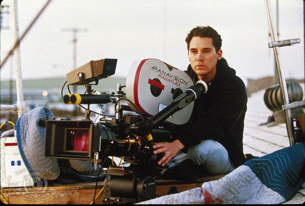 CineverseOff's tweet image. 🎂THE USUAL SUSPECTS de Bryan Singer fête ses 30 ans aujourd’hui !
Thriller culte à narration non linéaire par le biais de flash-backs, le film suit l’interrogatoire de Verbal Kint et dévoile peu à peu le mythe de Keyser Söze. 2 Oscars, dont celui du meilleur scénario.