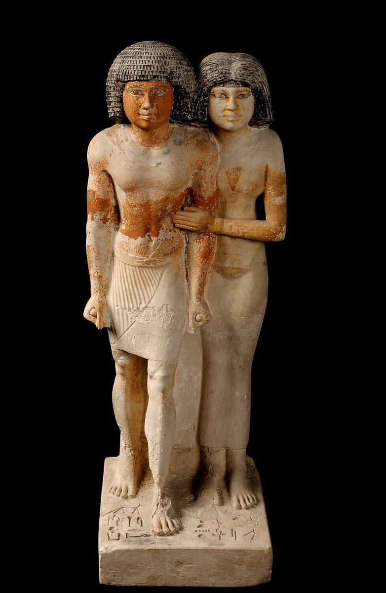 egyptomuseum's tweet image. Painted limestone statue of Raherka and Meresankh, c. 2350 B.C.
▫ Raherka held high administrative responsibilities. He was an “inspector of scribes of the jackal”. Meresankh’s title was “King’s acquaintance”, which means she had access to the royal palace.
The statue was…