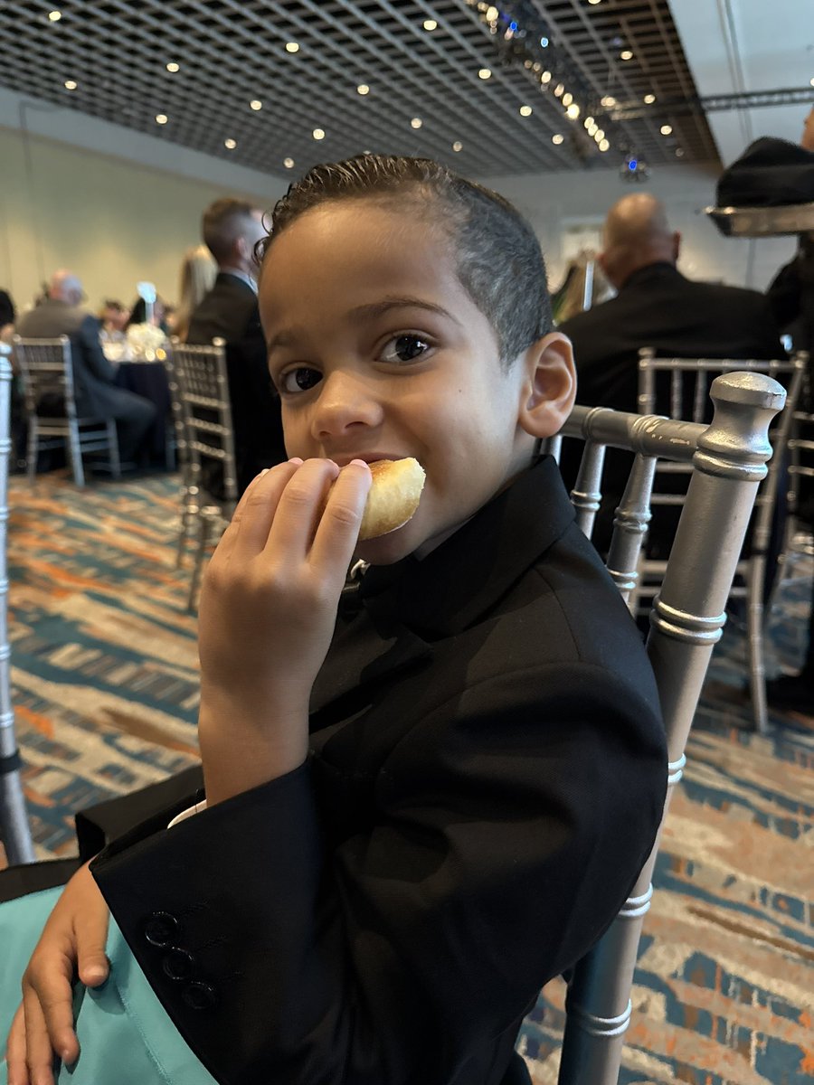 DanFoganholi's tweet image. What an incredible night at the Florida Teacher of the Year Gala — celebrating the very best in education across our great state! Had the honor of attending with my +1, DJ, and we had an amazing time cheering on our Florida educators.
A huge congratulations to Mark Harrison from…