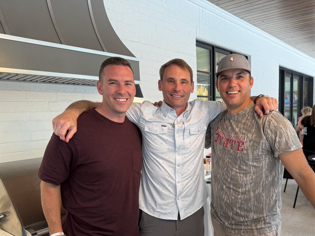 Started the week on the coast with great friends and legacy Bulldogs. Celebrated a record fundraising year. Wrapped up with a proud showing at SEC Media Days.

An outstanding week for Mississippi State! 

This week’s #MaroonFriday Update: hailst.at/3TNUy4D