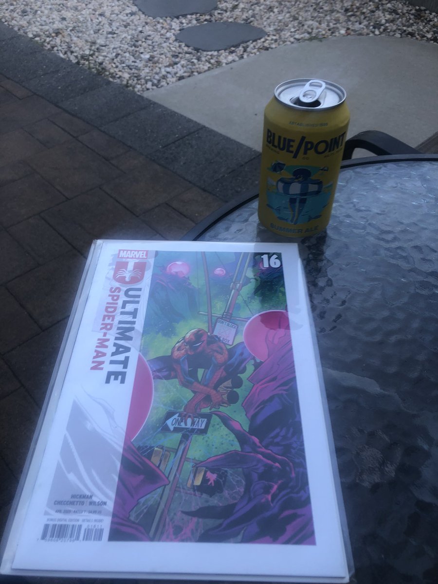 thecomicroom's tweet image. #WhatYaReading?
A comic and a Cold Brew on a Beautiful Friday evening. Doesn’t get much better. Enjoy your #Friday night everyone.