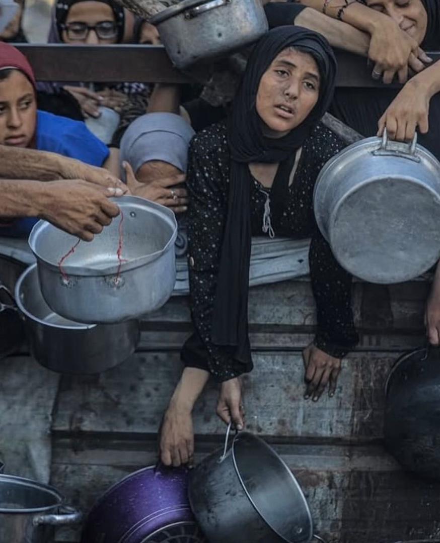 yahiasham's tweet image. لا أحد يسمع
لا أحد يرى
لذا لا أحد يدين ولا أحد يُطالب
بالله من هم الأموات ومن الأحياء
#حصار_السفارات_الامريكية
#غزه_تموت_جوعاً
