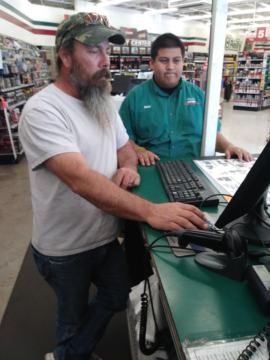 JaGnAc10's tweet image. Me just now at AutoZone filtering the correct engine spec for the employee. Best part is I had my AutoZone hat on