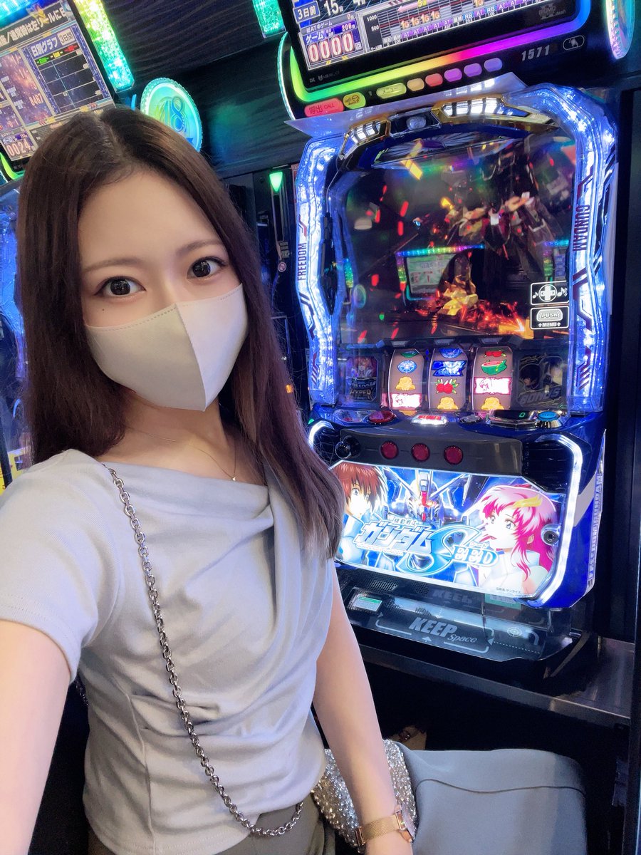 抽選約200番➕一般30人くらい 並んでたら「𝕏見てるんですけど今日も