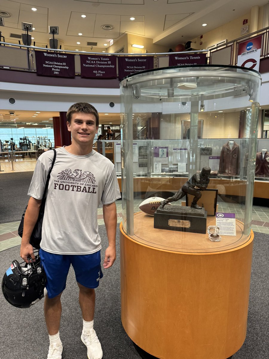 LucasGordon02's tweet image. Thank you to @CoachK_UChicago and @Coach_Karlson for setting up a great camp and visit of the University of Chicago. I had a great time competing and learning about @UChicagoFB!