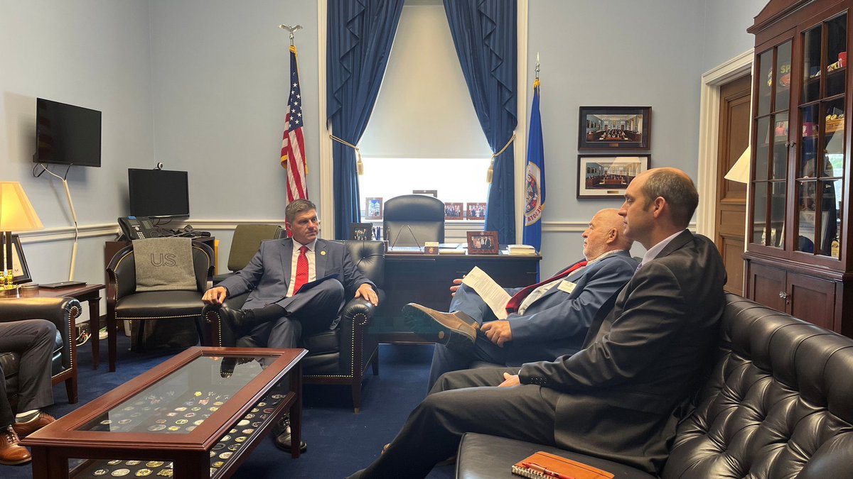 RepFinstad's tweet photo. Great to meet with the folks from @mncorn and @MNSoyGrowers while they were in D.C. this week! We discussed some of the ag provisions in the One Big Beautiful Bill Act, like historic investment in USDA trade promotion programs, as well as the critical tax relief that our country’s corn and soybean farmers need to pass their operations down to the next generation.
