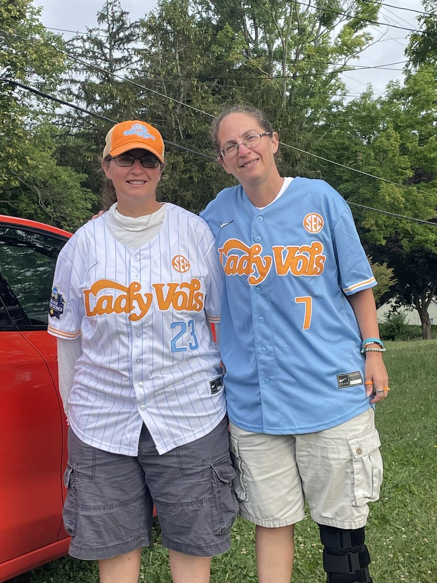 jentenn92's tweet photo. Love our new jerseys @SophiaN2021 @MiaTodoroff https://t.co/qgfHTpjiJV