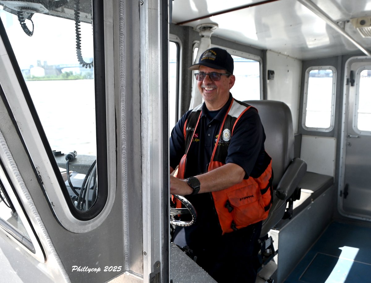 PPDCrimeScene's tweet image. With only a few months left before retiring, I just want to say thank you to Lt. Napoli in the Marine Unit. The Marine Unit gets overlooked often until you actually need them, and then they always deliver! @PhillyPolice @PPDMarineUnit