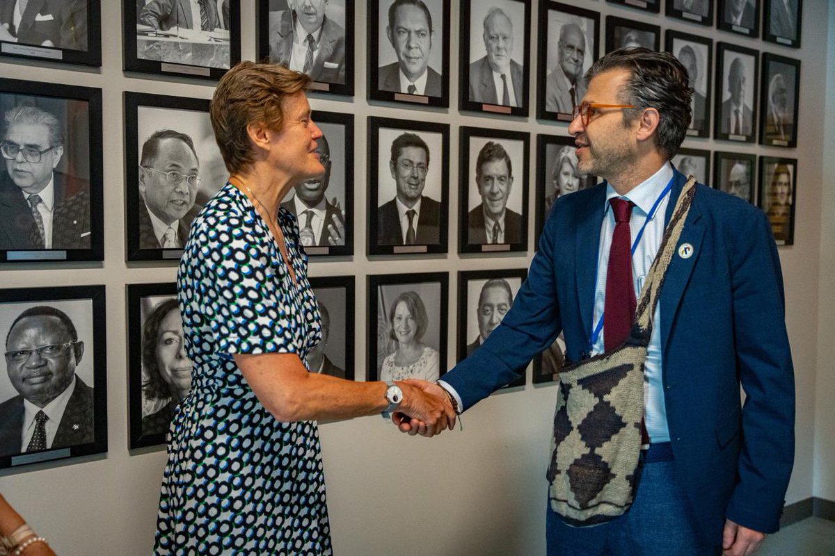 Embajador Británico - George Hodgson (@hodgsongeorge) on Twitter photo En el Consejo de Seguridad de la ONU, 🇬🇧:
- Expresó preocupación por la seguridad de líderes y firmantes de paz
- Instó a priorizar y financiar adecuadamente el Acuerdo de 2016
- Saludó las iminentes sentencias de la <a href="/JEP_Colombia/">Jurisdicción Especial para la Paz</a>, y urgió más avances rápidos para las víctimas En el Consejo de Seguridad de la ONU, 🇬🇧:
- Expresó preocupación por la seguridad de líderes y firmantes de paz
- Instó a priorizar y financiar adecuadamente el Acuerdo de 2016
- Saludó las iminentes sentencias de la <a href="/JEP_Colombia/">Jurisdicción Especial para la Paz</a>, y urgió más avances rápidos para las víctimas