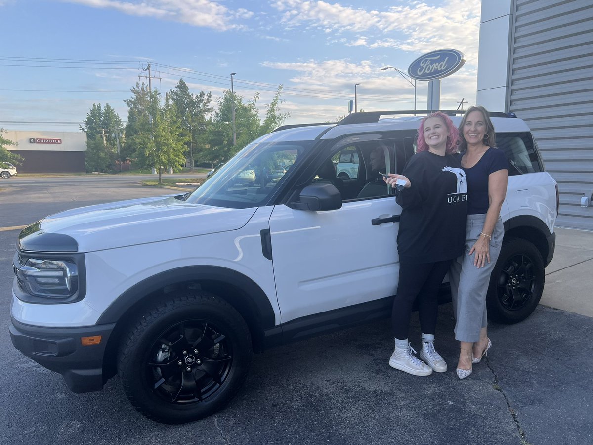 SmithFordAR's tweet photo. 🎉 Congrats to Valeria Flora on her new Bronco Sport! 🐎🔥

Thank you for choosing Smith Ford in Conway — we appreciate you!

👏 Great job to our salesperson, Mark Stine, for making it happen! 🚗

#BroncoSport #SmithFordConway #HappyCustomers https://t.co/G1FCTKSQWU