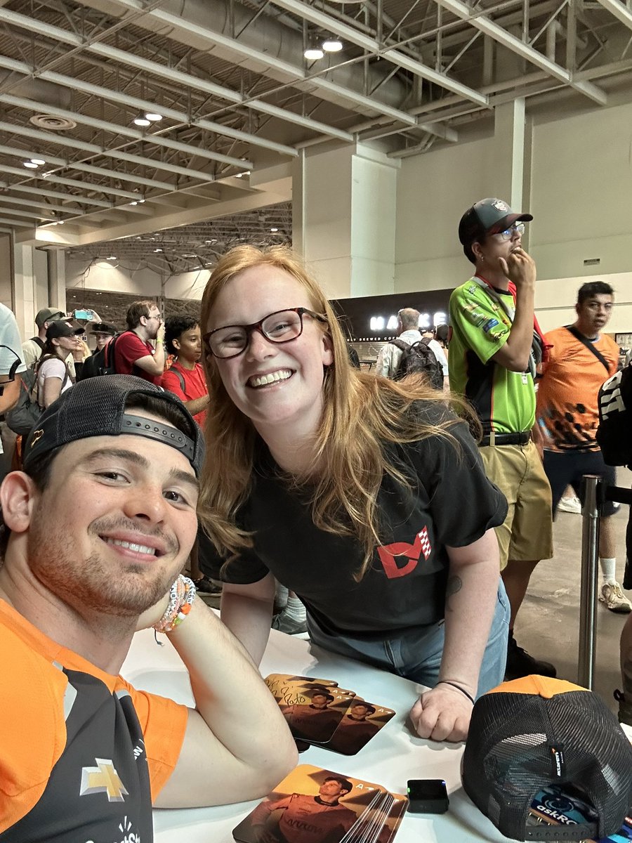 fireproofmax's tweet image. I MET PATO TODAY PLS I’M SO HAPPY 🥹🥹🧡