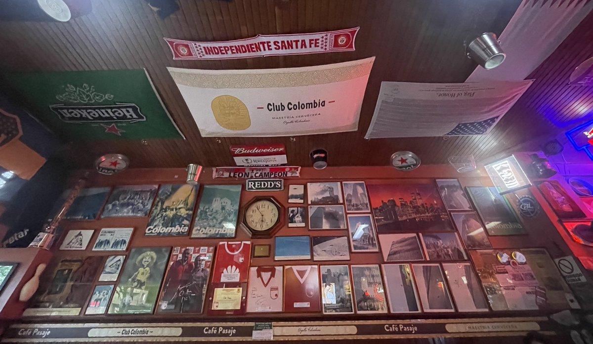 LaPieldeSantaFe's tweet photo. Club Independiente Santa Fe de Bogotá 
📍Café Pasaje - Pasaje Santa Fe 
1948 ⭐️ - 2025 ⭐️
El fútbol colombiano empieza y termina con nuestro nombre! https://t.co/3uJdgVZCZa