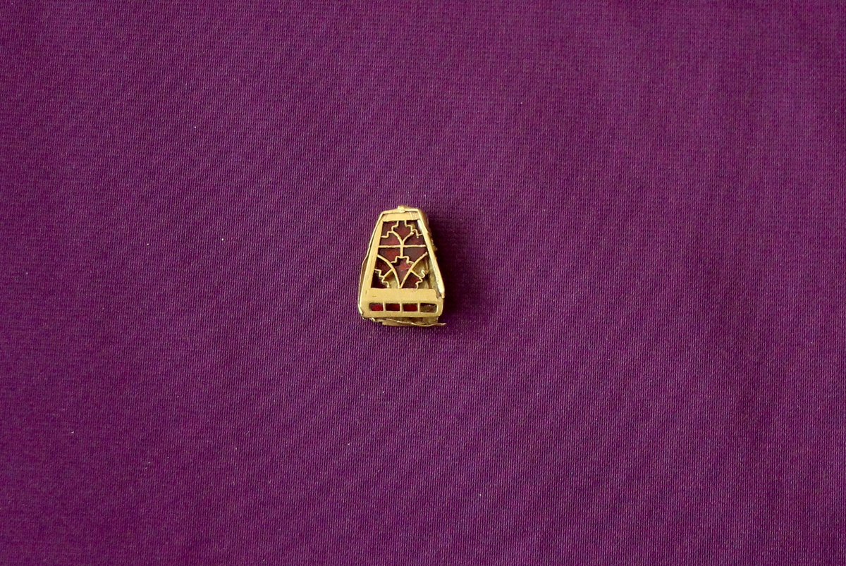 The Pocela Panel comes home!

The rare early medieval gold panel found near Pocklington has finally returned home after it was delivered to Pocklington District Heritage Trust trustee, Alex Harvey. A crowd funding appeal raised £4,000 in just two weeks. gofundme.com/f/save-a-pockl…