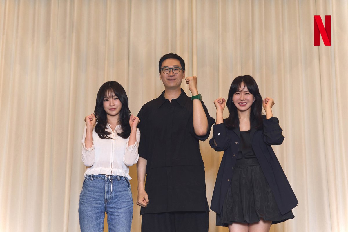 NetflixBrasil's tweet image. É TANTA COISA BOA AQUI QUE EU TÔ ATÉ PERDIDA!
Variety, minha nova série coreana do mesmo diretor de Mask Girl, vai falar sobre o lado mais sombrio da indústria do K-pop. E COM A JO YU-RI E A SON YE-JIN NO ELENCO. ✨