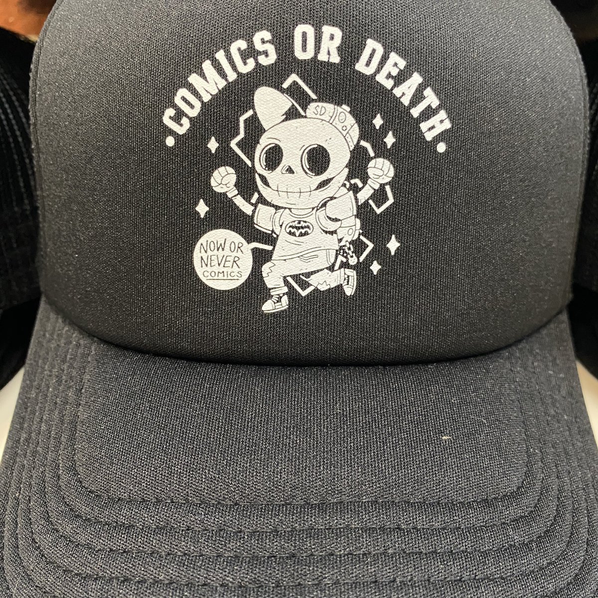 NowOrNeverComic's tweet image. COMICS OR DEATH 📚💀
Check out our rad new merch, all courtesy of the ridiculously cool @uppermindink.
Totes, hats, and folios are all in stock now!