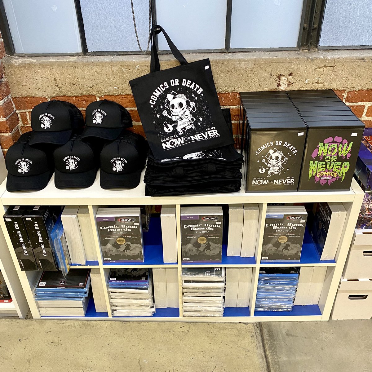 NowOrNeverComic's tweet image. COMICS OR DEATH 📚💀
Check out our rad new merch, all courtesy of the ridiculously cool @uppermindink.
Totes, hats, and folios are all in stock now!