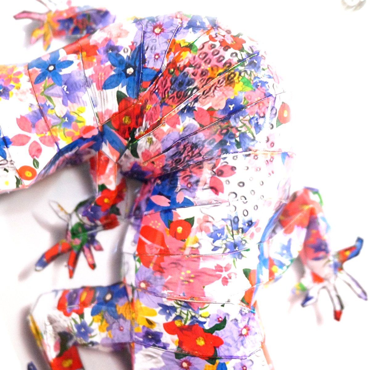 大村洋二朗 「青花カブトは羽を広げる」作品 青花カブトは羽を