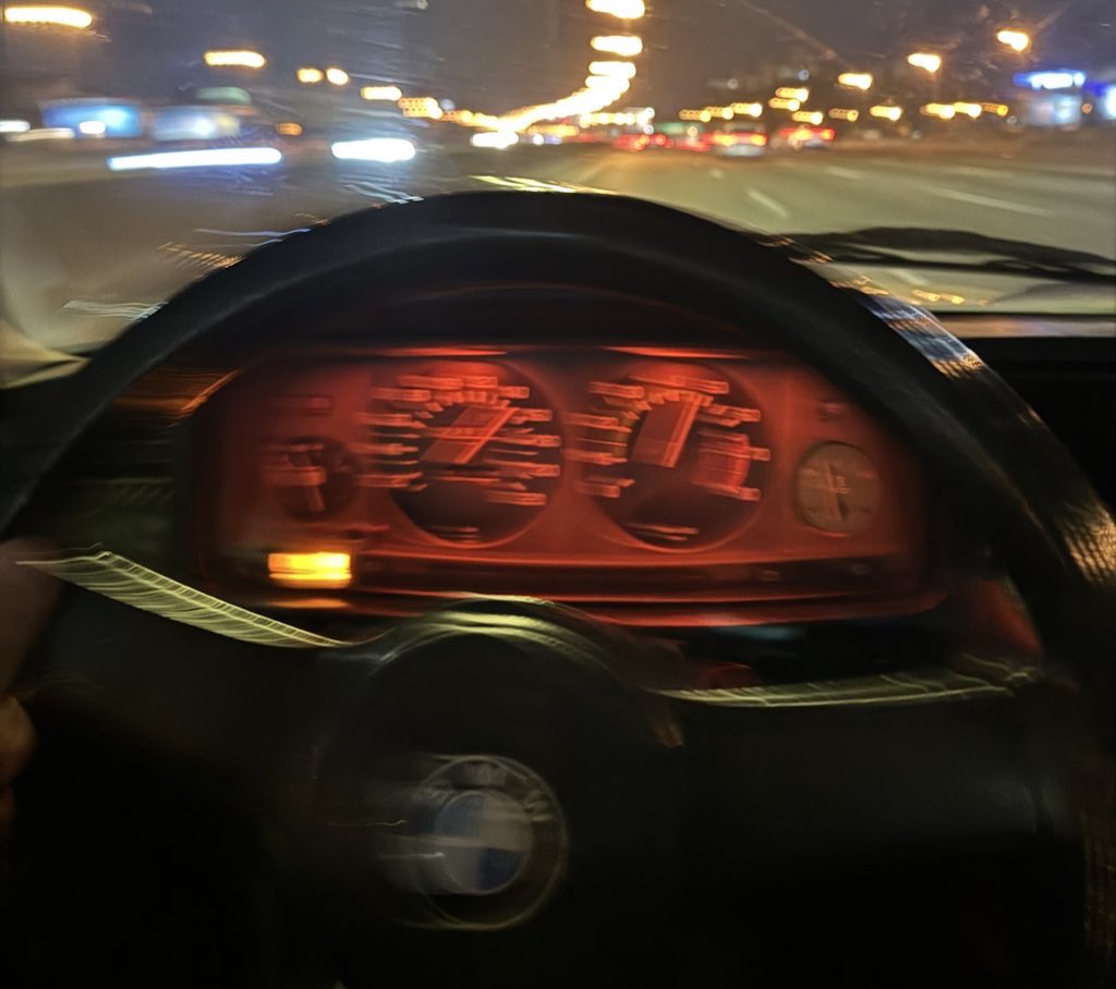 nicoschenquer's tweet image. BMW (clásicos y baratos) son infinitamente más divertidos de manejar que cualquier MB (clásicos y baratos)
NO HAY DISCUSIÓN
W123, W124, W126, etc etc… todos grandísimos autos… para los que odian manejar 💤😴
¿Te gusta manejar? Clávate un buen 6cil BMW 80s / 90s. Serán felices🤘