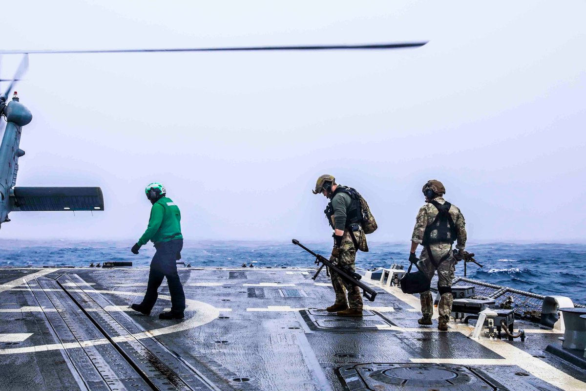 USPacificFleet's tweet image. 📰 NEWS: @USCG, USS Sampson conduct drug interdiction in Eastern Pacific
The team interdicted two suspected drug smugglers, seizing approx. 3,439 lbs. of cocaine in international waters of the Eastern Pacific Ocean, July 10.
Read more👇:
cpf.navy.mil/Newsroom/News/…
